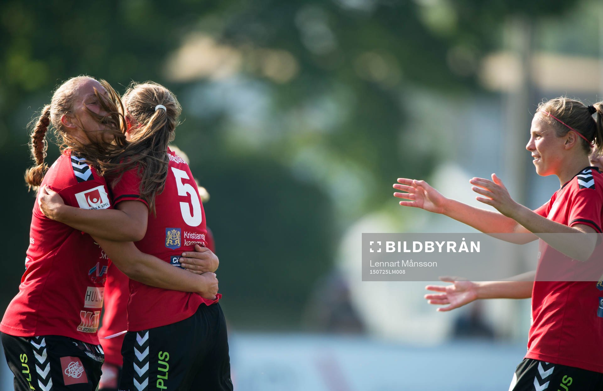 Kristianstads Olivia Welin har gjort 3-0  och grattas i