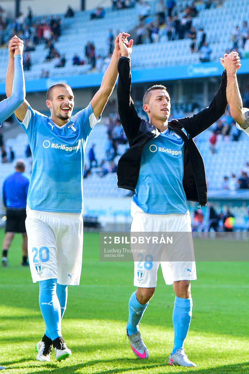 Malmö FFs Vladimir Rodic och Nikola Djurjic firar med