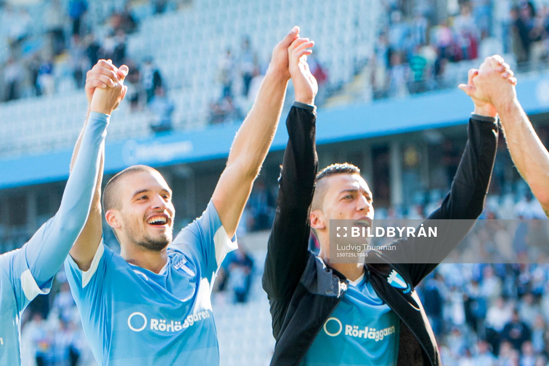 Malmö FFs Vladimir Rodic och Nikola Djurjic tackar publiken