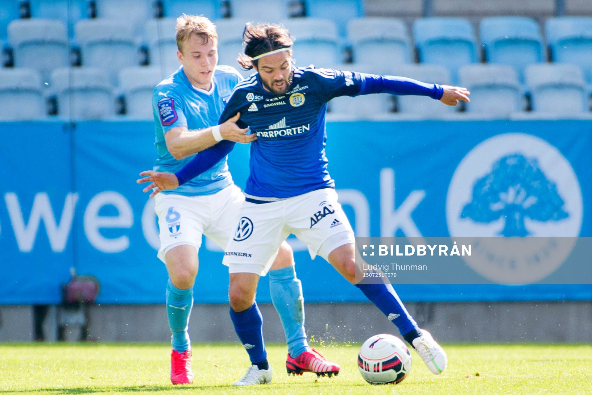 Malmö FFs Oscar Lewicki och Sundsvalls Robbin Sellin