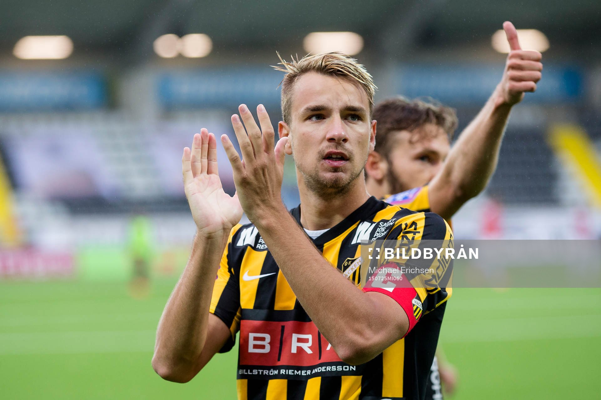 Häckens Jasmin Sudic tackar klacken