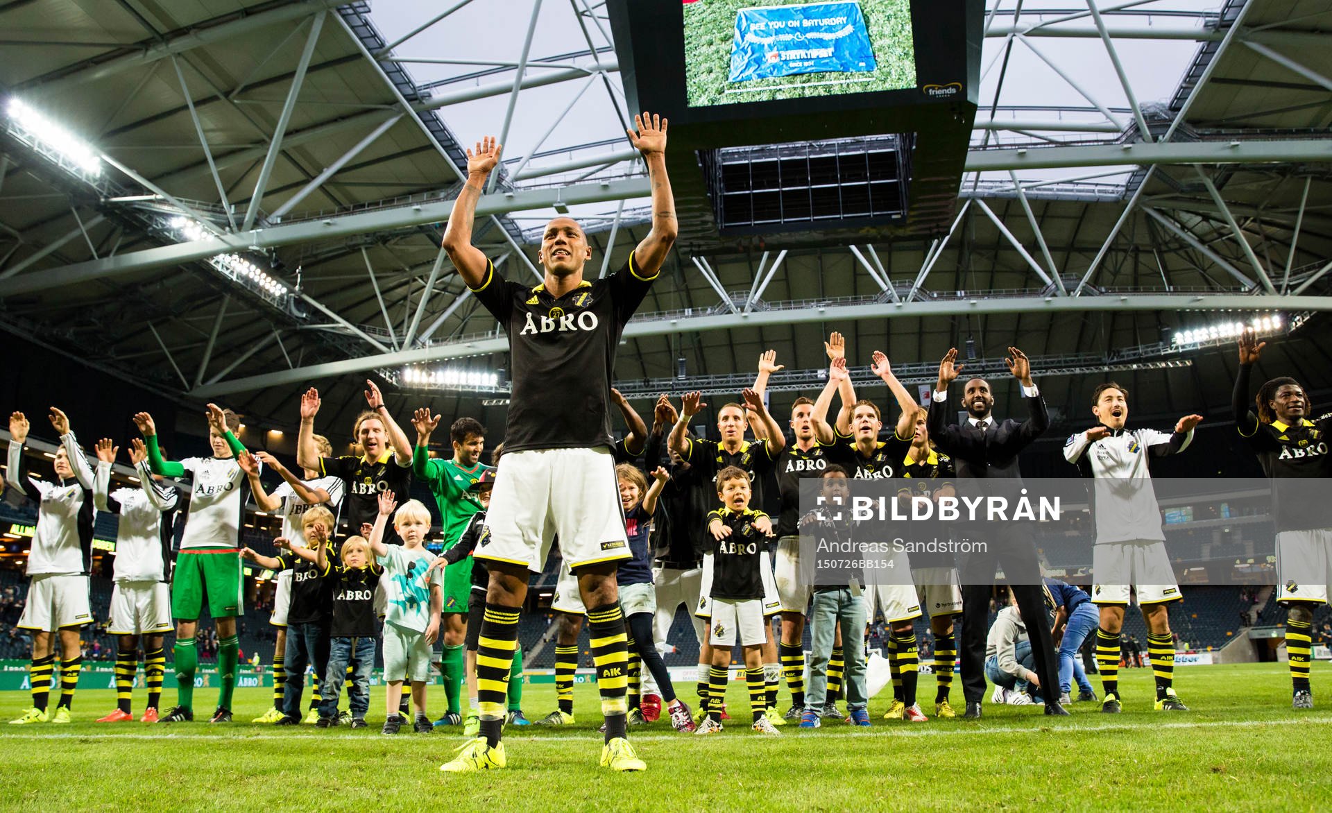 AIK:s Alessandro Silva Pereira firar segern med fansen efter fotbollsmatchen i Allsvenskan mellan AIK och Elfsborg och 26 Juli 2015 i Stockholm.
