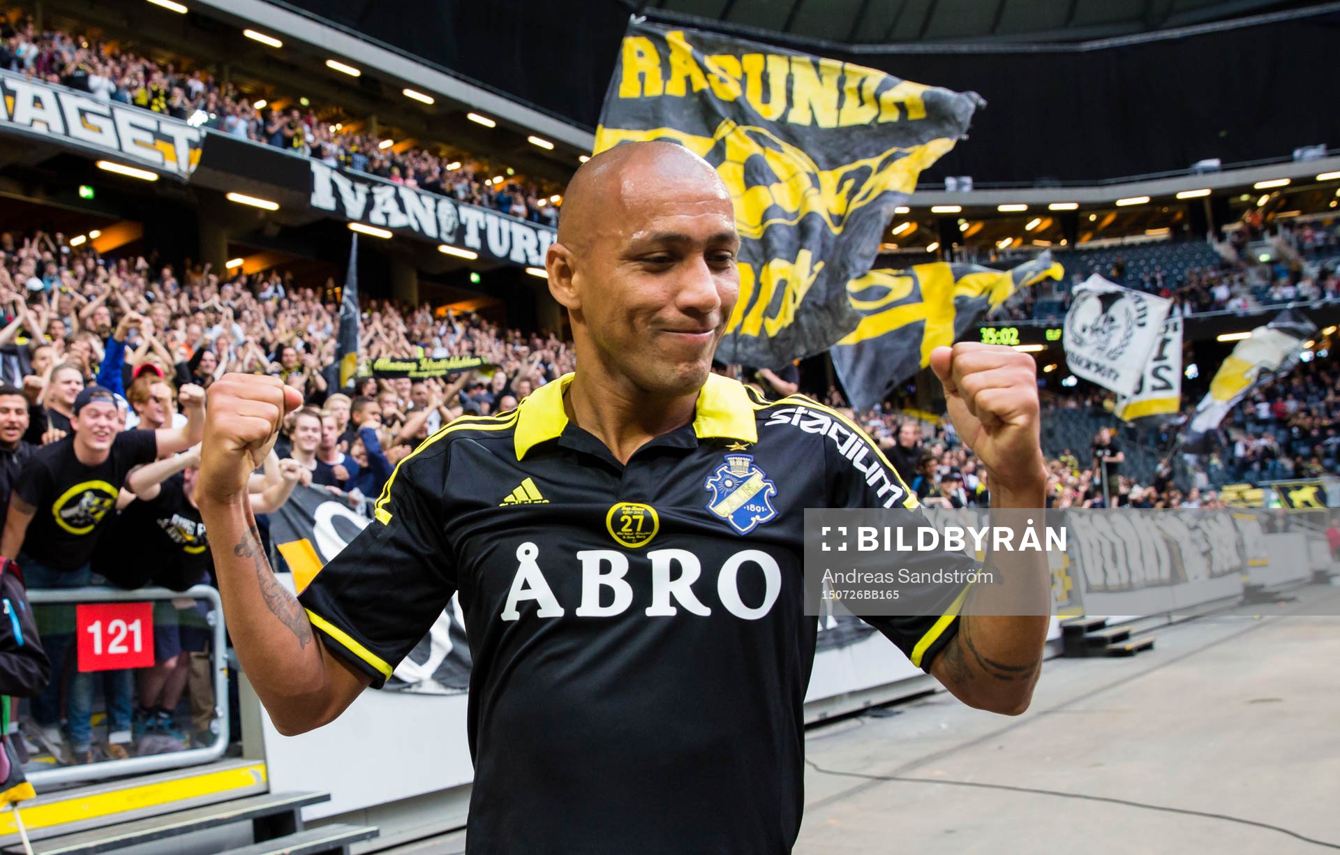 AIK:s Alessandro Silva Pereira firar 3-0 under fotbollsmatchen i Allsvenskan mellan AIK och Elfsborg den 26 Juli 2015 i Stockholm. 