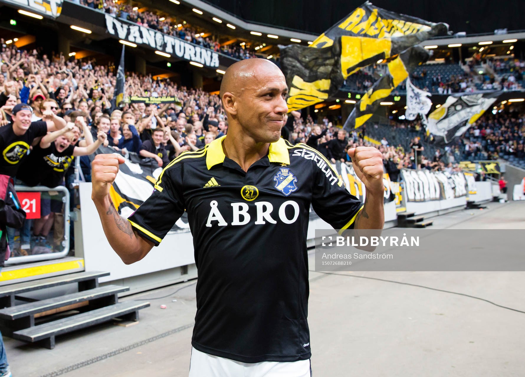 AIK:s Alessandro Silva Pereira firar 3-0 under fotbollsmatchen i Allsvenskan mellan AIK och Elfsborg den 26 Juli 2015 i Stockholm. 