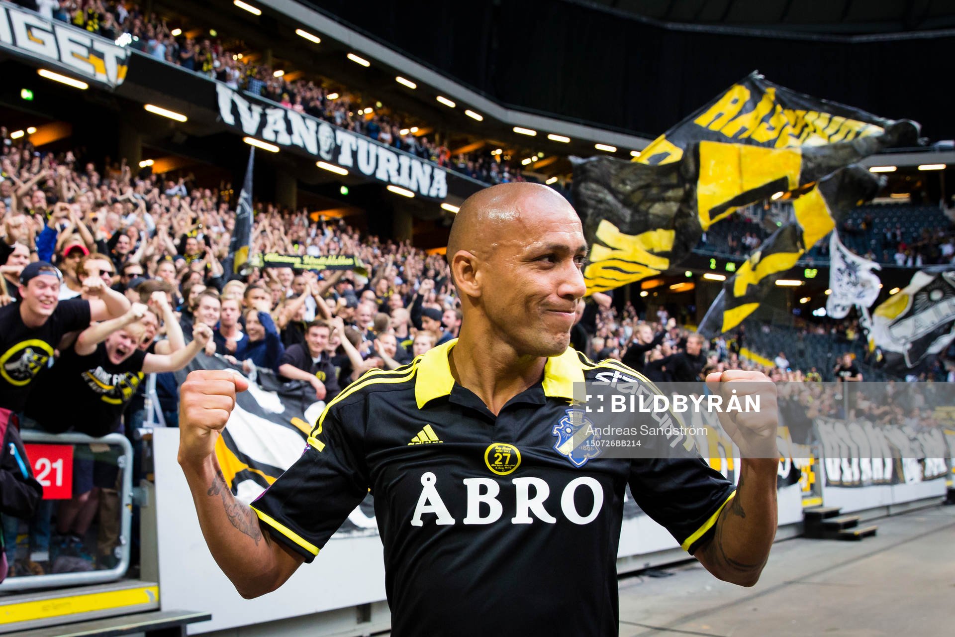 AIK:s Alessandro Silva Pereira firar 3-0 under fotbollsmatchen i Allsvenskan mellan AIK och Elfsborg den 26 Juli 2015 i Stockholm. 