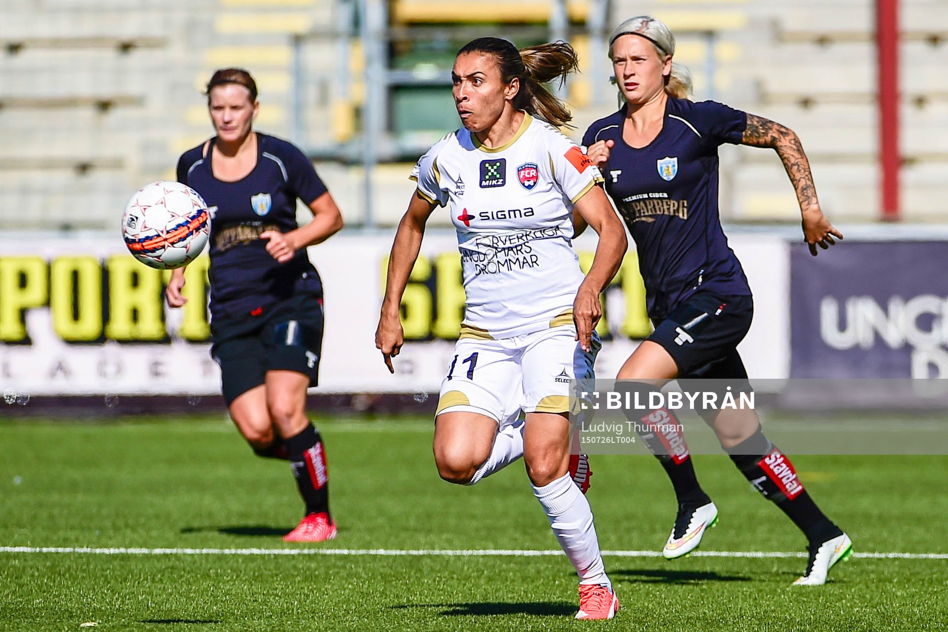 Rosengårds Marta Viera Da Silva jaga av Göteborgs Filippa