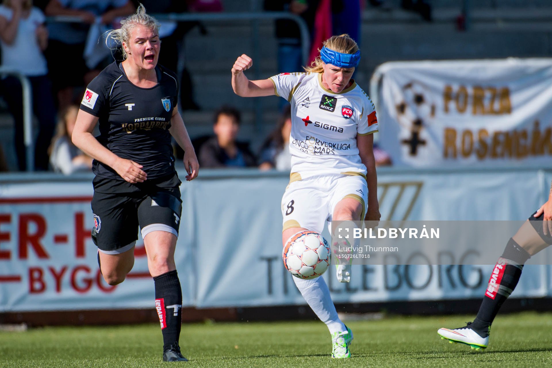 FC Rosengårds Kirsten van de Ven (th)