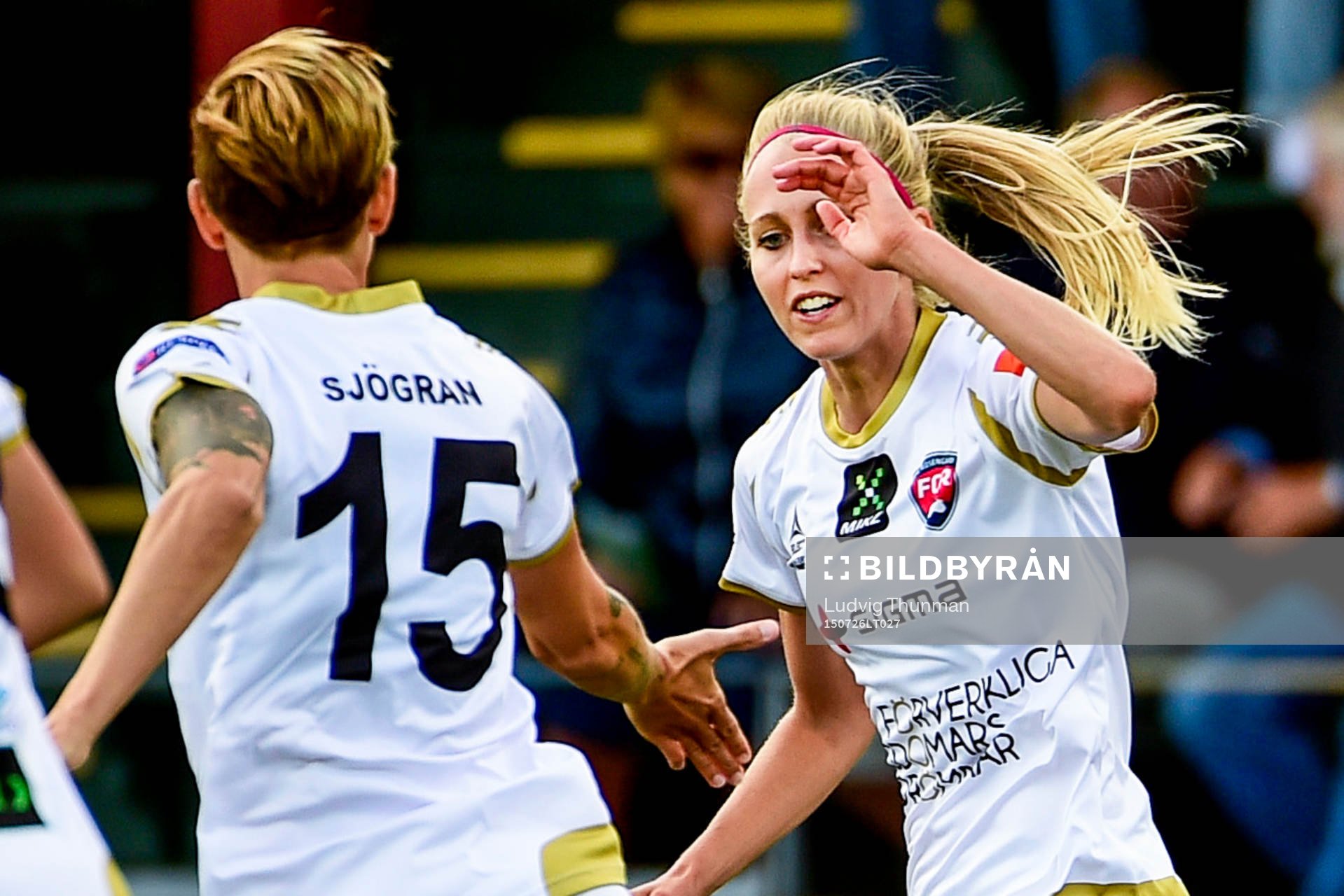 Rosengårds Therese Sjögran och Line Röddik Hansen firar