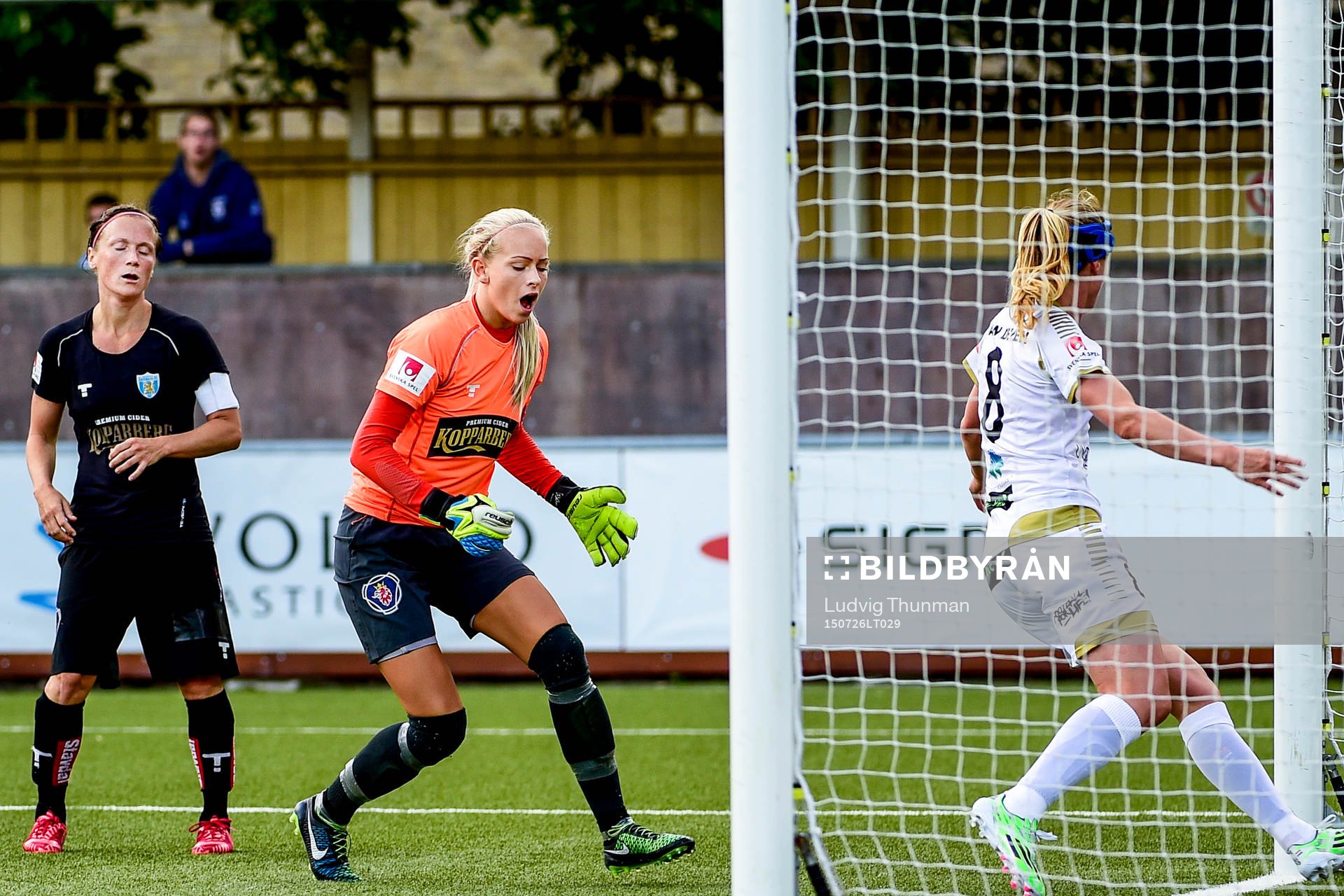 Göteborgs målvakt Fanny Lund deppar