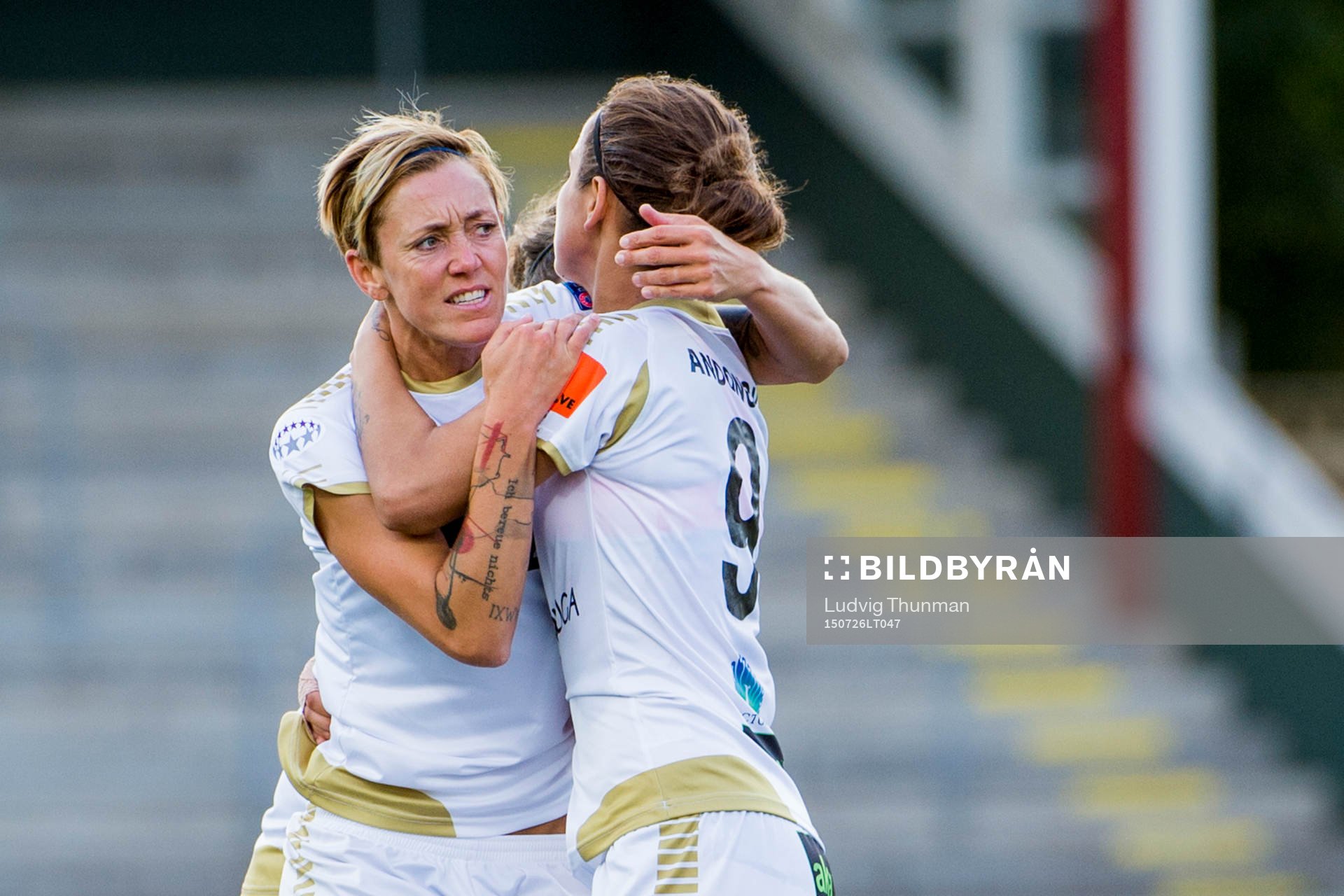 FC Rosengårds Natasa Andonova firas av Therese Sjögran