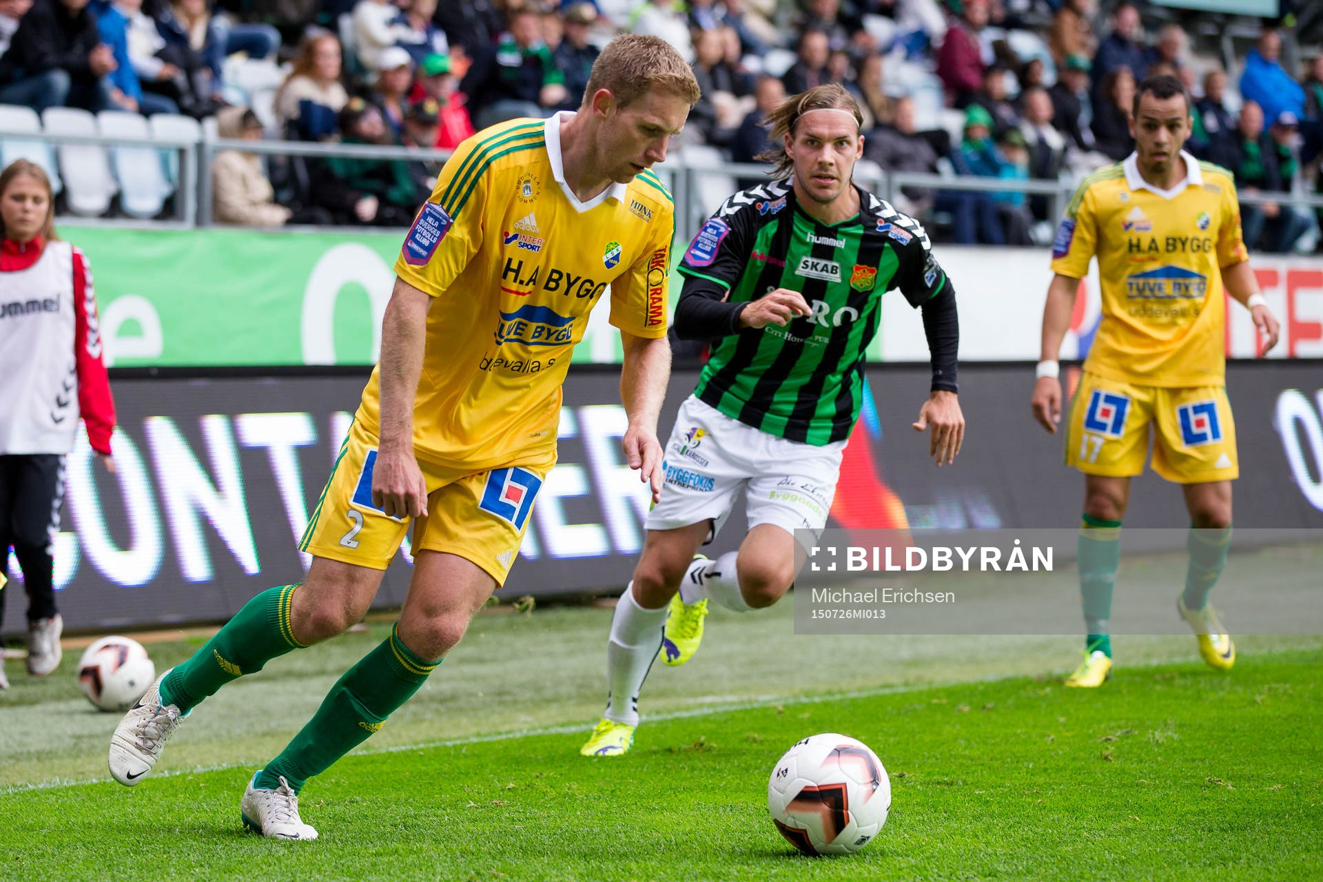 Ljungskiles Steven Old före GAIS Danny Ervik