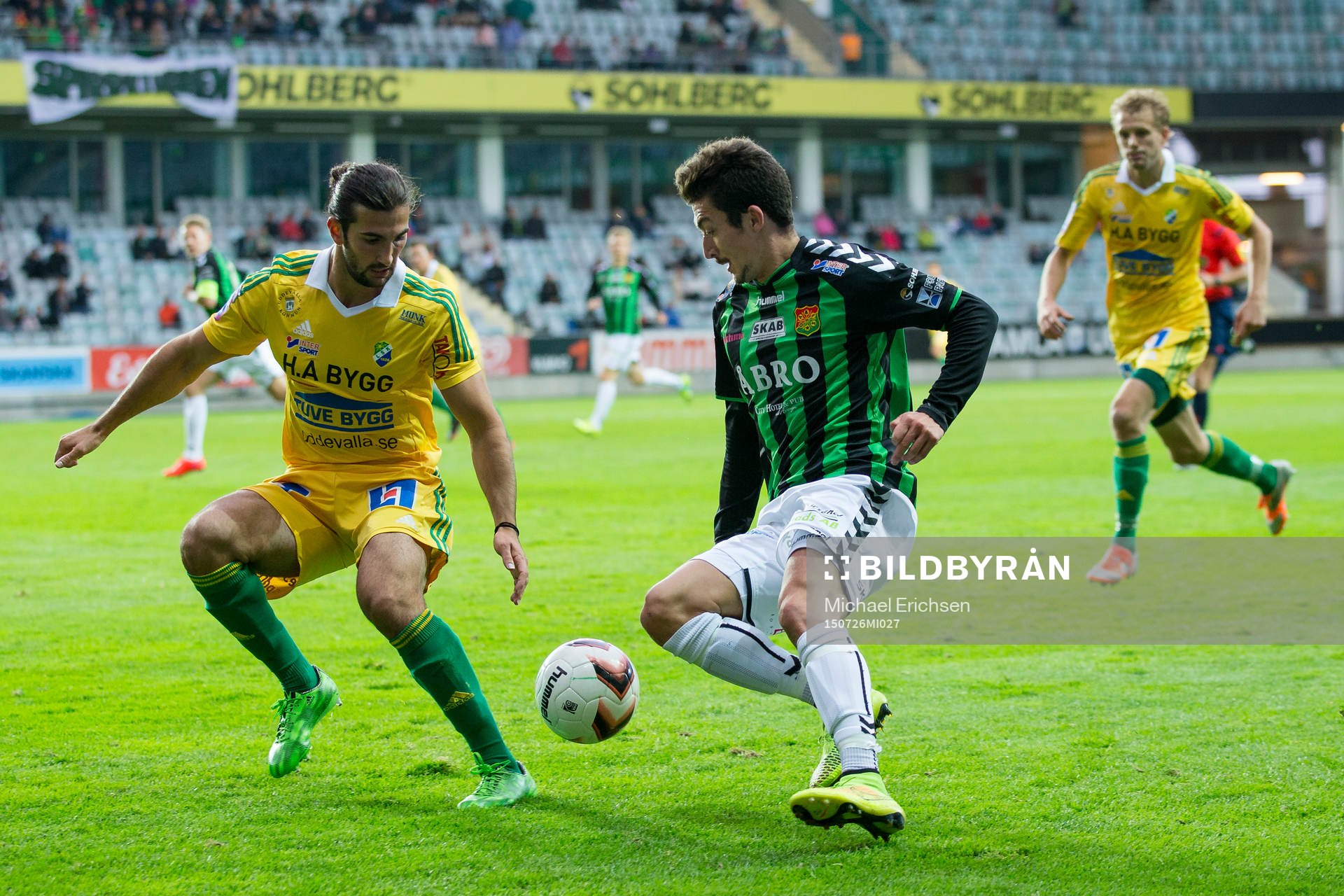 GAIS Petrit Zhubi mot Ljungskiles Allan Mohideen under fotbollsmatchen i Superettan mellan GAIS och Ljungskile den 26 juli 2015 i Göteborg.