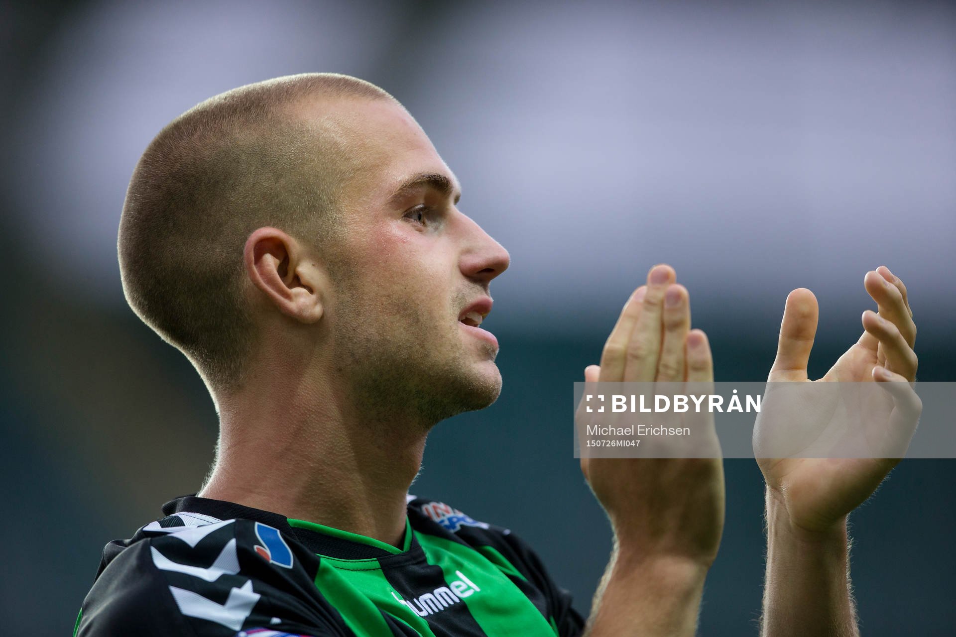 GAIS Sebastian Starke Hedlund tackar publiken efter fotbollsmatchen i Superettan mellan GAIS och Ljungskile den 26 juli 2015 i Göteborg.