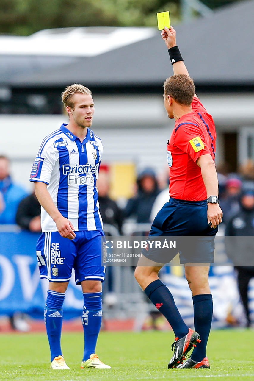 IFK Göteborgs Gustav Engvall får en varning