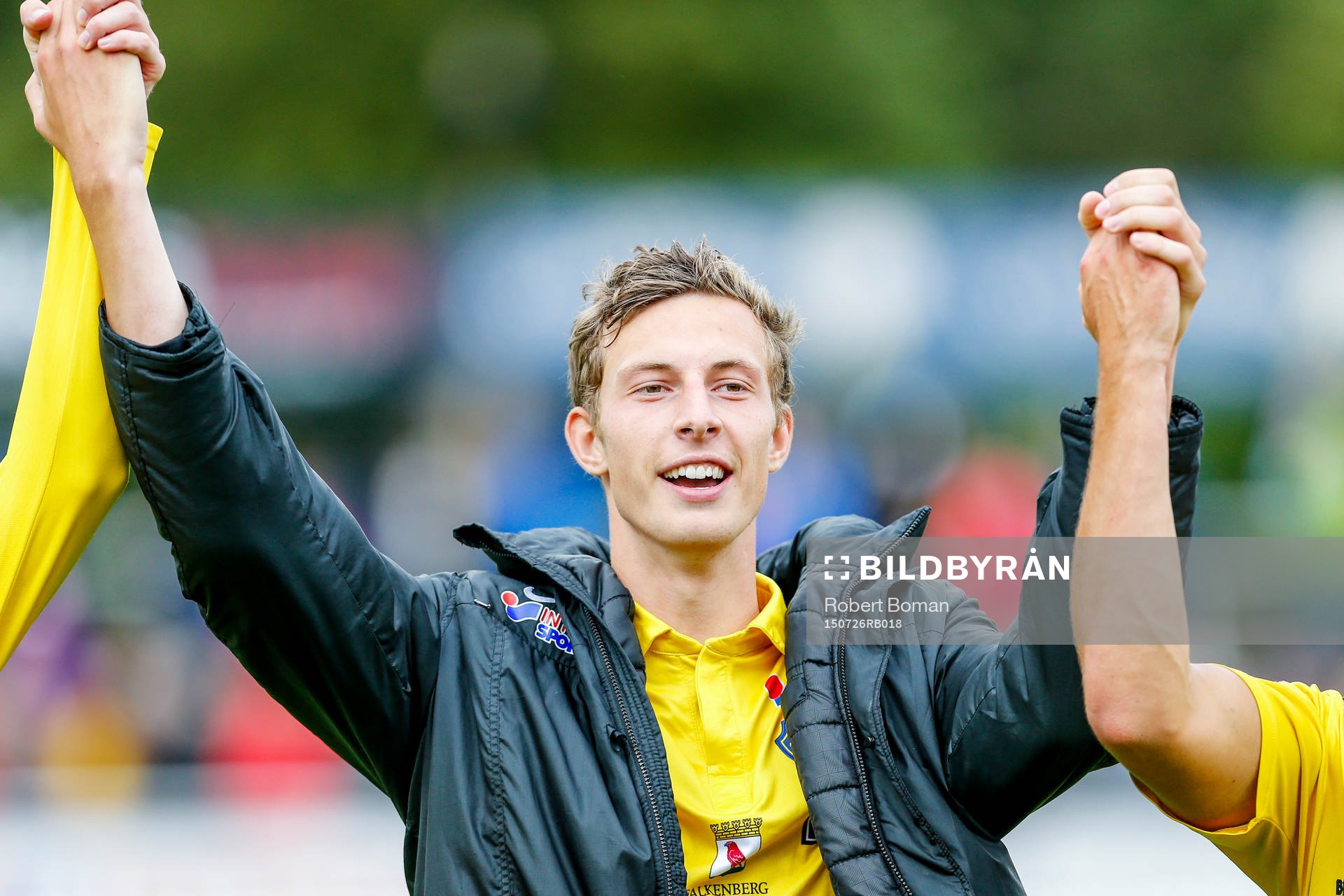 Falkenbergs Gustaf Nilsson firar efter fotbollsmatchen i Allsvenskan mellan Falkenberg och IFK Göteborg den 26 juli 2015 i Falkenberg.