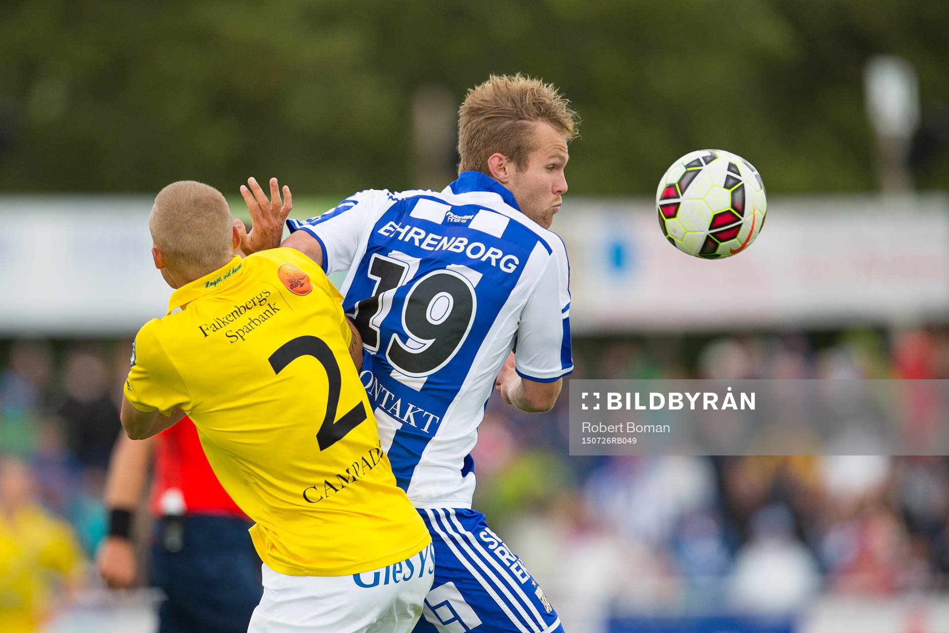 Falkenbergs Rasmus Sjöstedt (med bilden i rygg) och