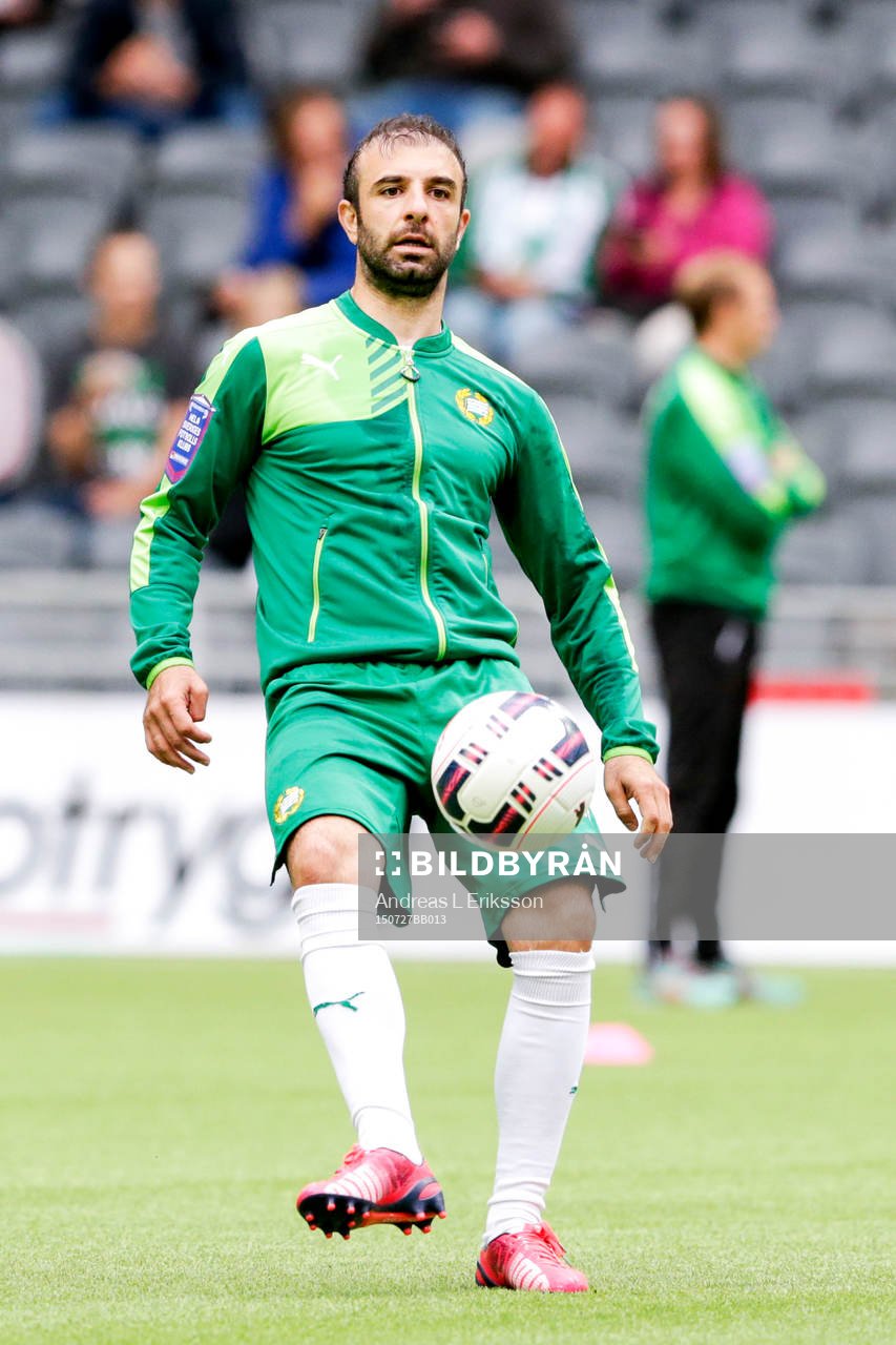 Hammarbys Kennedy Bakircioglu värmer upp före fotbollsmatchen i Allsvenskan mellan Hammarby och Norrköping den 27 juli 2015 i Stockholm.