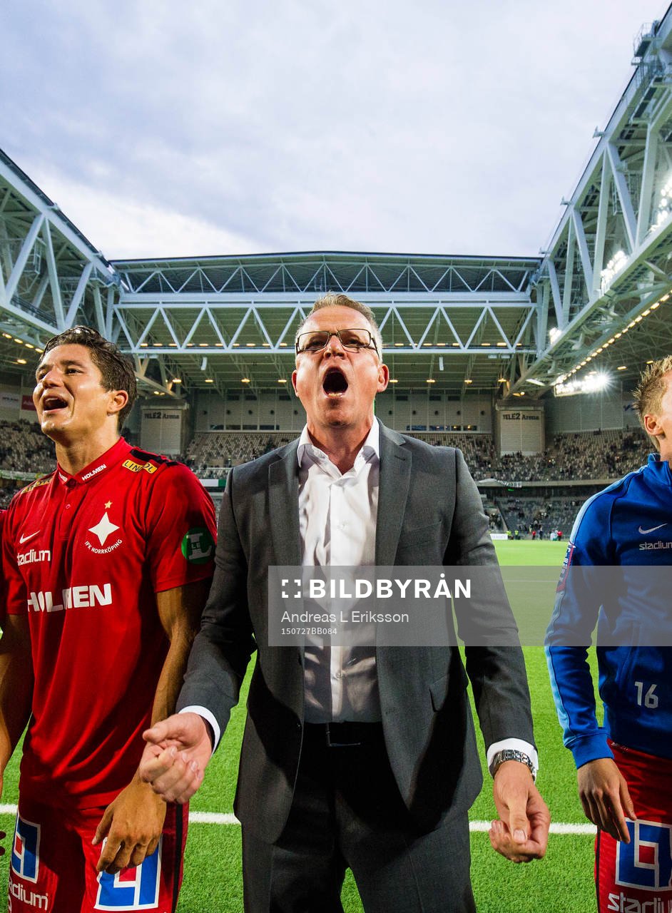 Norrköpings tränare Jan Andersson jublar och tackar publiken efter fotbollsmatchen i Allsvenskan mellan Hammarby och Norrköping den 27 juli 2015 i Stockholm.