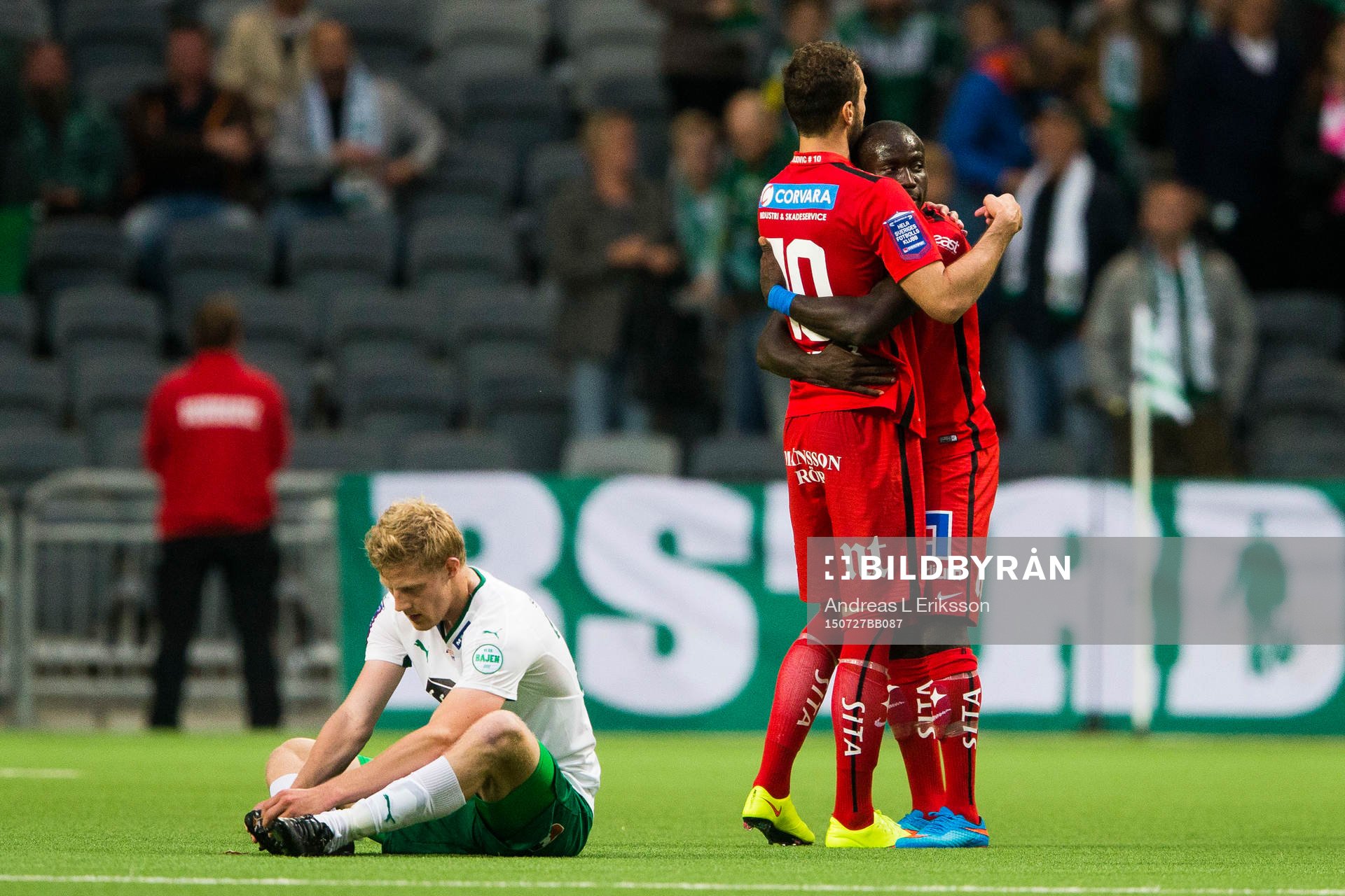 Hammarbys Lars Saetra deppar medans Norrköpings Emir