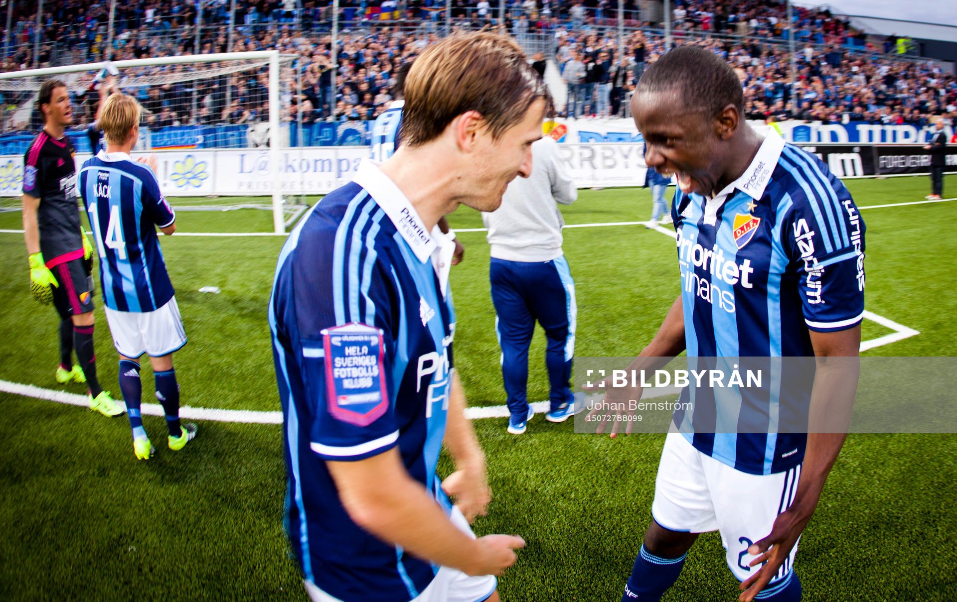 Djurgårdens Jesper Arvidsson jublar med Nyasha Mushekwi