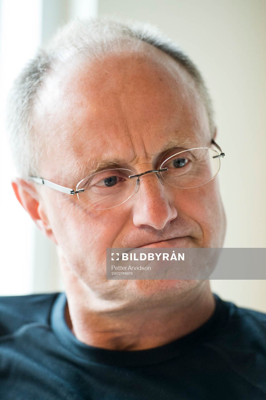 Rögles tränare Anders Eldebrink ser fundersam ut
