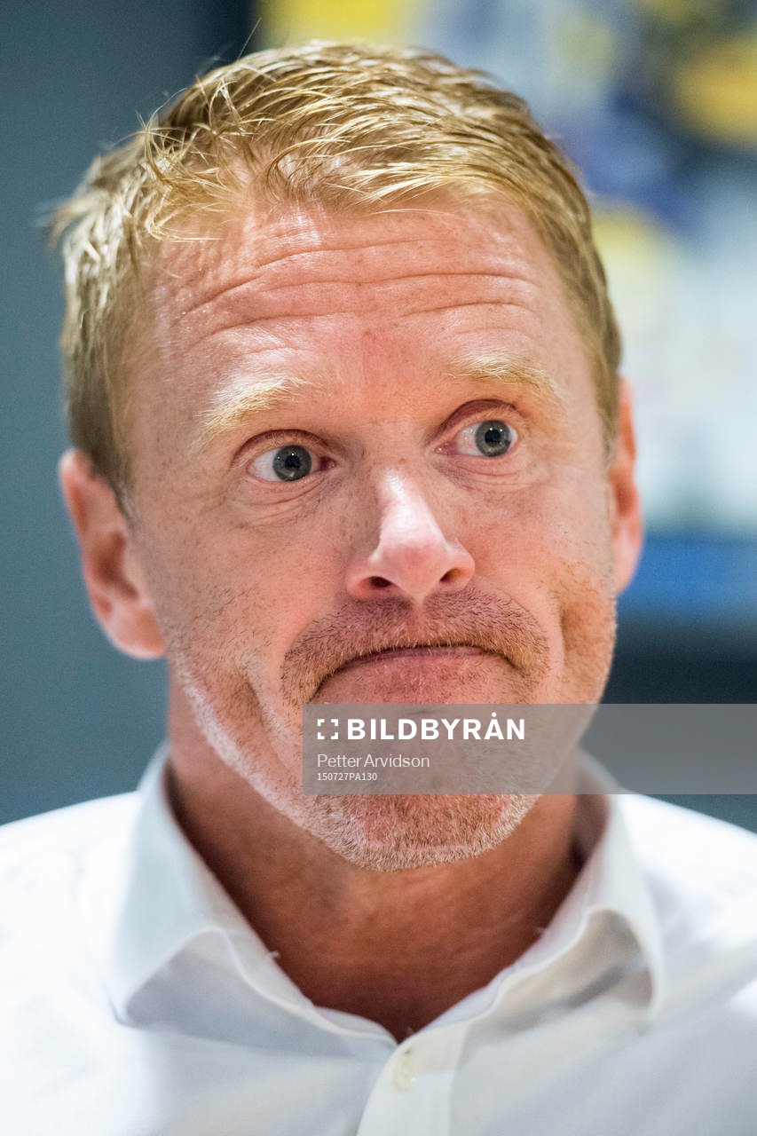 Rögle nya klubbdirektör Marcus Thuresson ser deppig och
