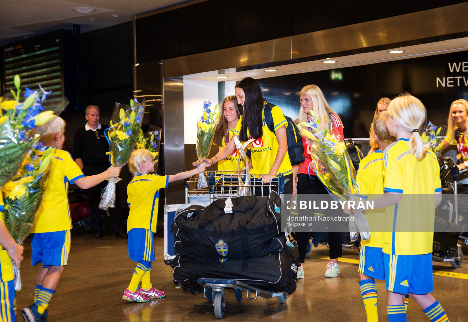 Sveriges F19-spelare hyllas för sitt EM-guld i fotboll vid