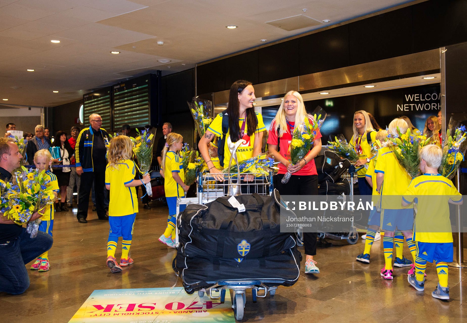 Sveriges F19-spelare hyllas för sitt EM-guld i fotboll vid