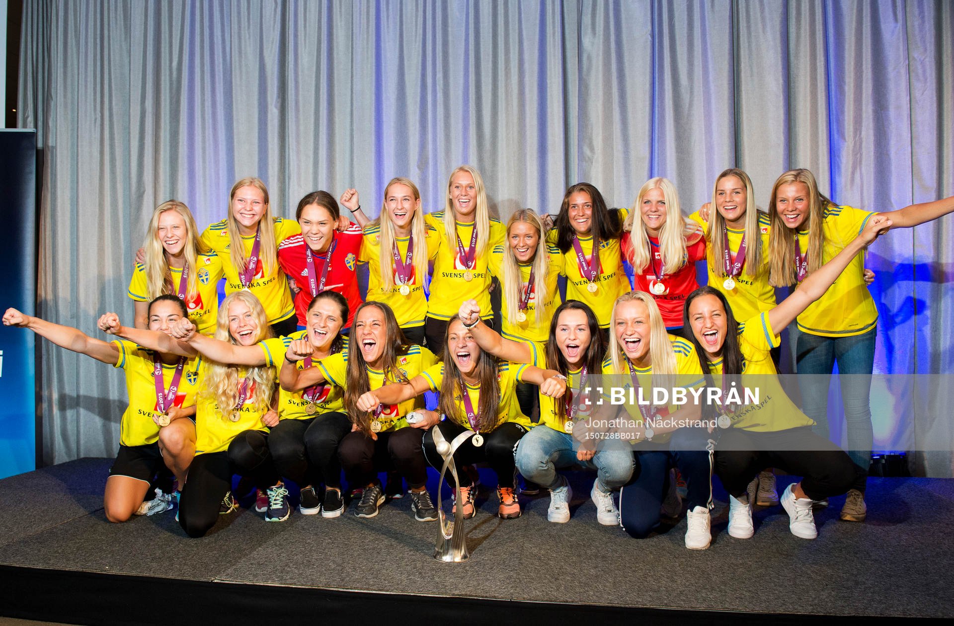 Sveriges F19-spelare hyllas för sitt EM-guld i fotboll vid