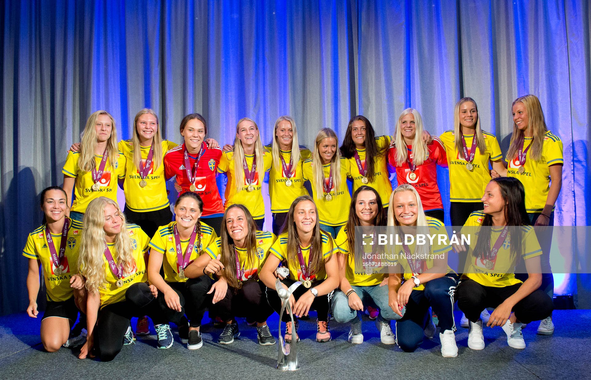 Sveriges F19-spelare hyllas för sitt EM-guld i fotboll vid