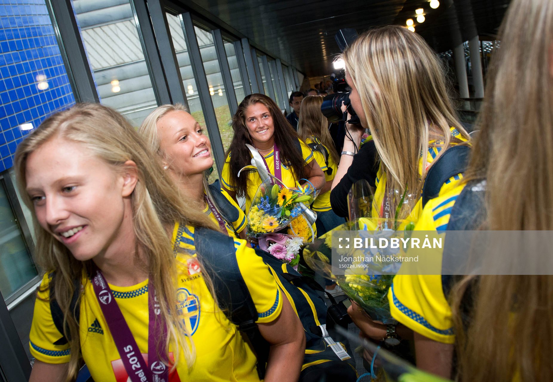 Sveriges F19-spelare hyllas för sitt EM-guld i fotboll vid