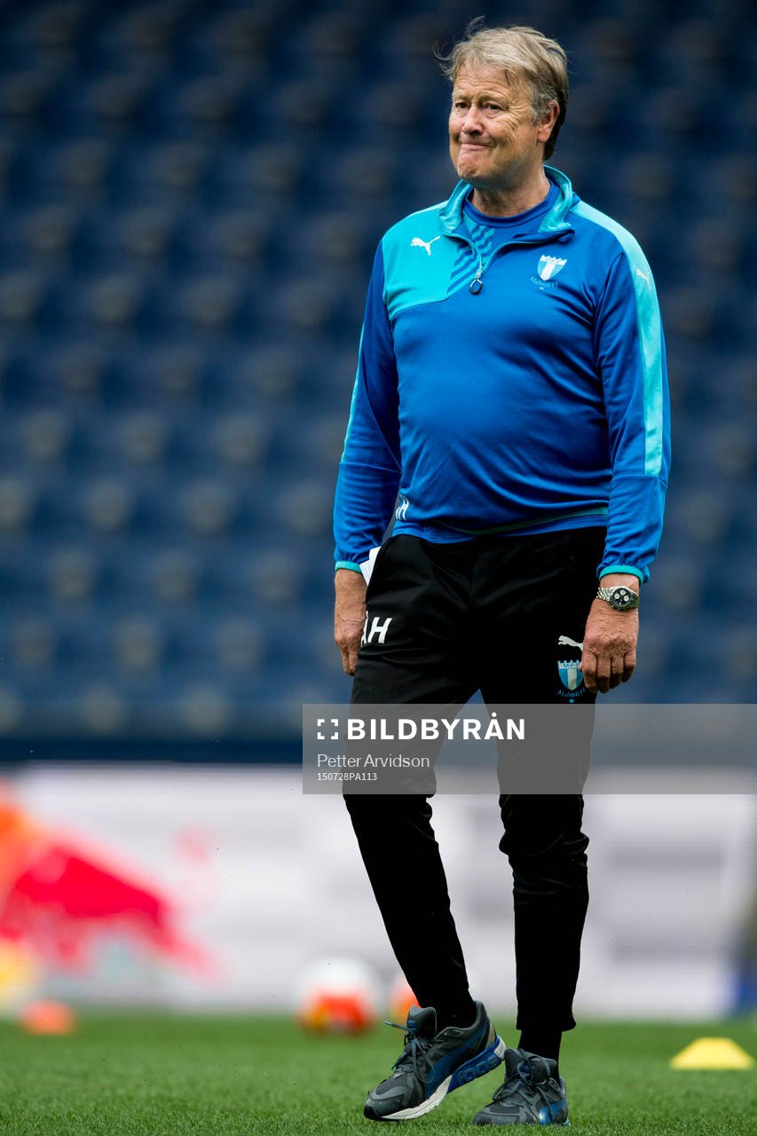Malmö FFs tränare Åge Hareide ser fundersam ut