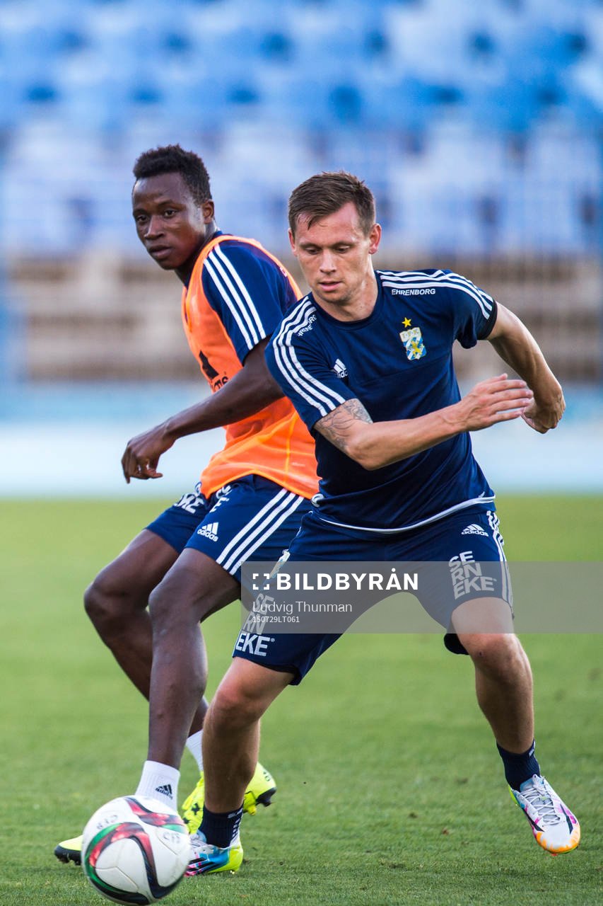 IFK Göteborgs Jakob Ankersen (th) under en träning den 29 juli 2015 i Lissabon. 