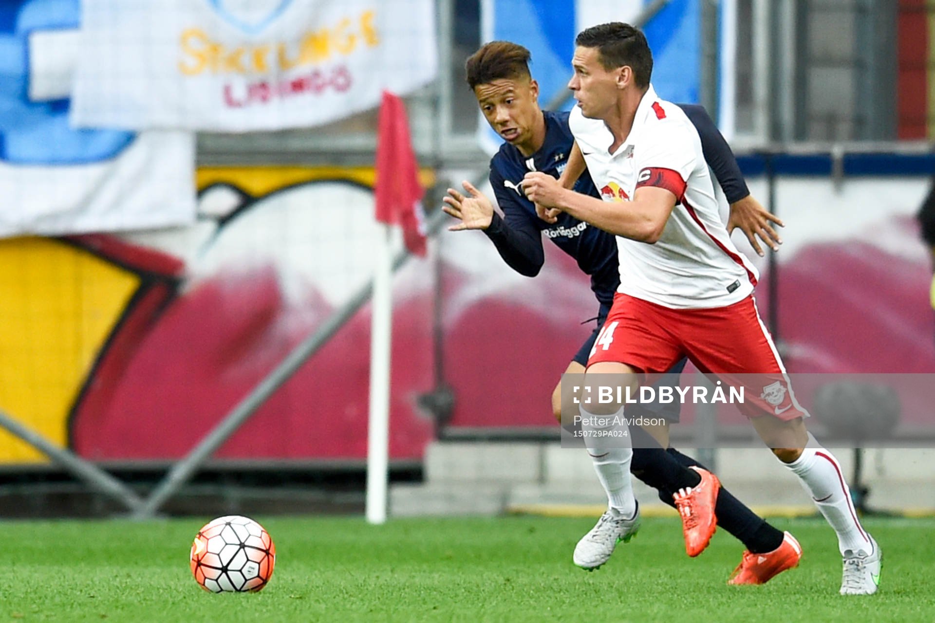 Malmö FFs Tobias Sana och Salzburgs Christoph Leitgeb
