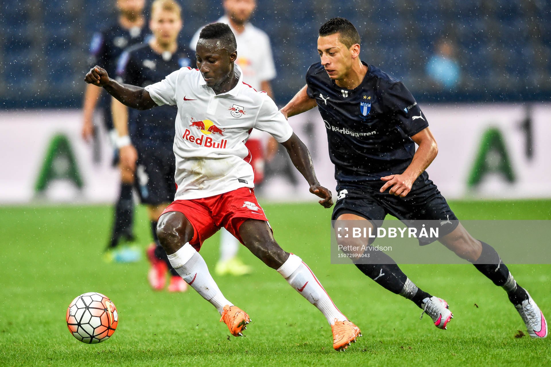 Salzburgs Naby Keita och Malmö FFs Nikola Djurjic