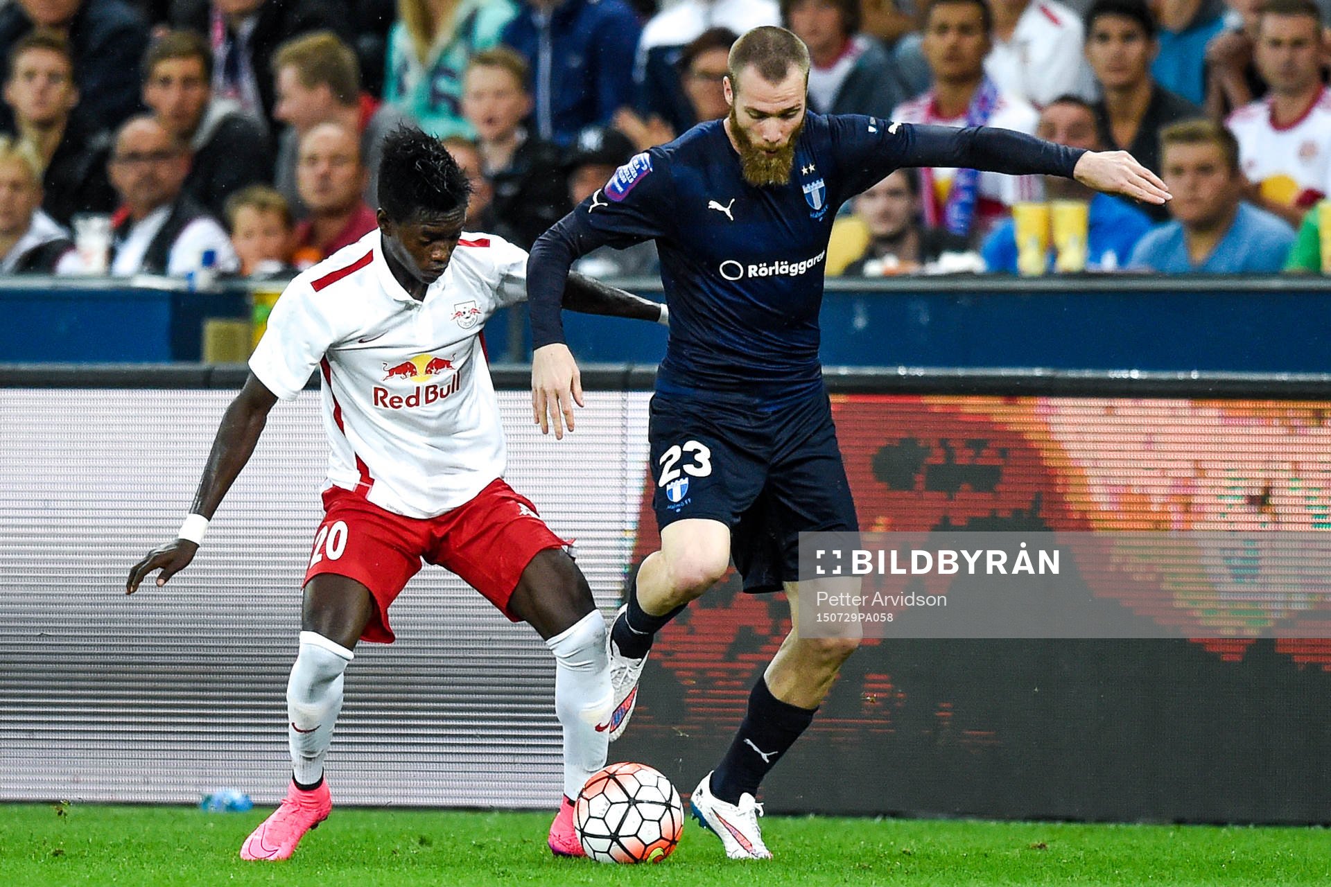 Salzburgs David Atanga och Malmö FFs Jo Inge Berget