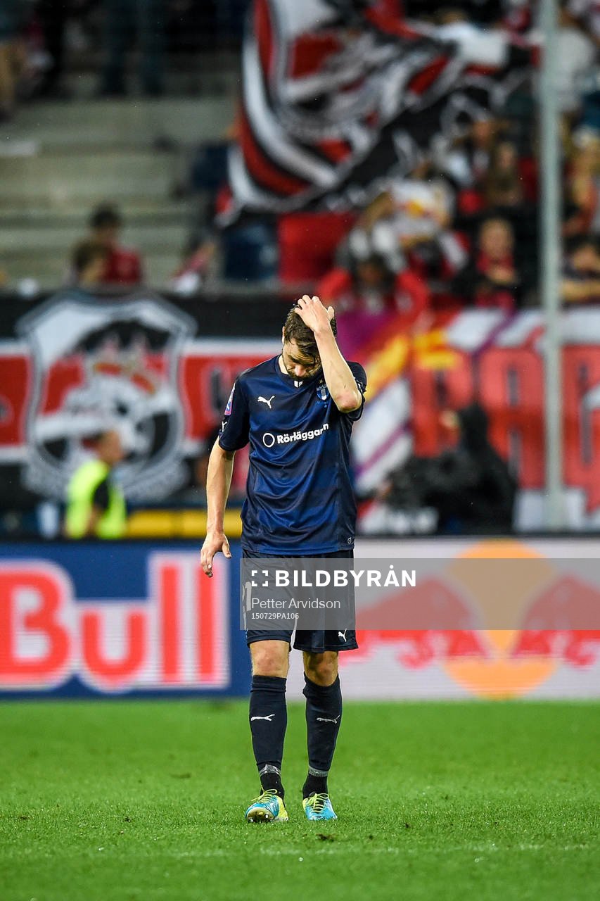 Malmö FFs Kari Arnason deppar