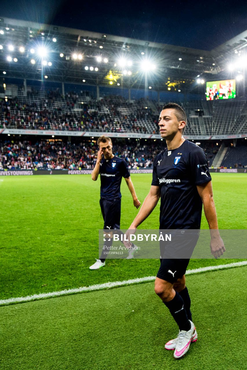 Malmö FFs Magnus Wolff Eikrem och Nikola Djurjic deppar