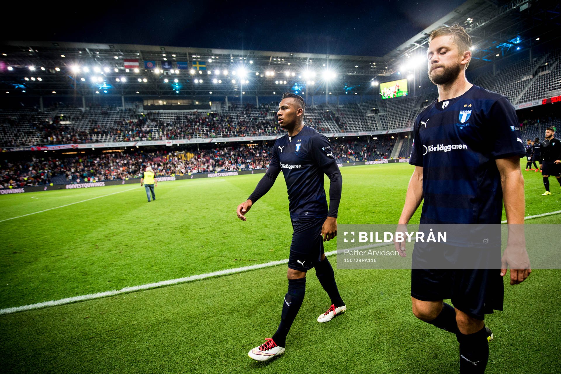 Malmö FFs Felipe Carvalho och Kari Arnason deppar när de
