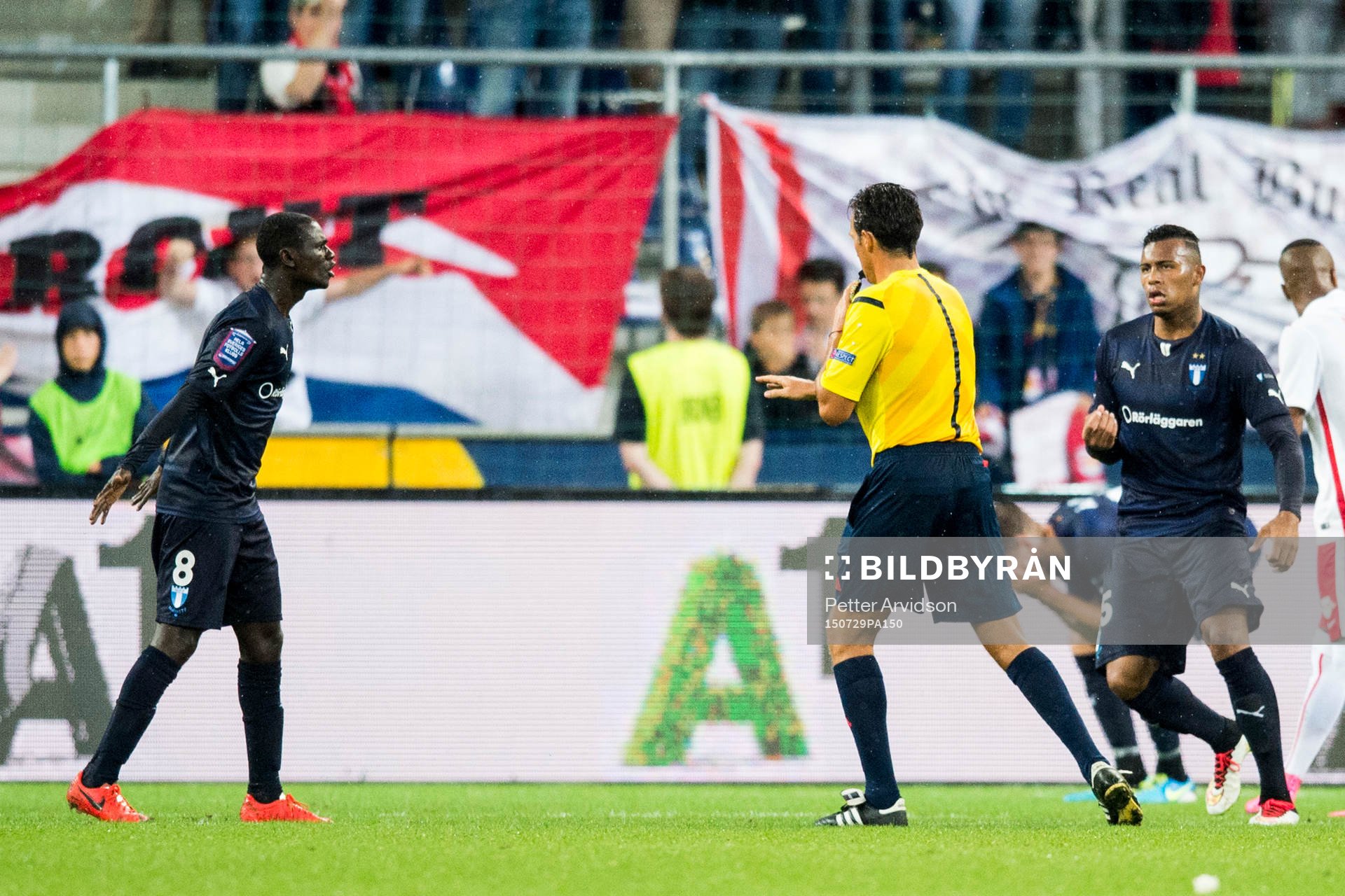 Malmö FFs Enock Kofi Adu och Felipe Carvalho reagerar när