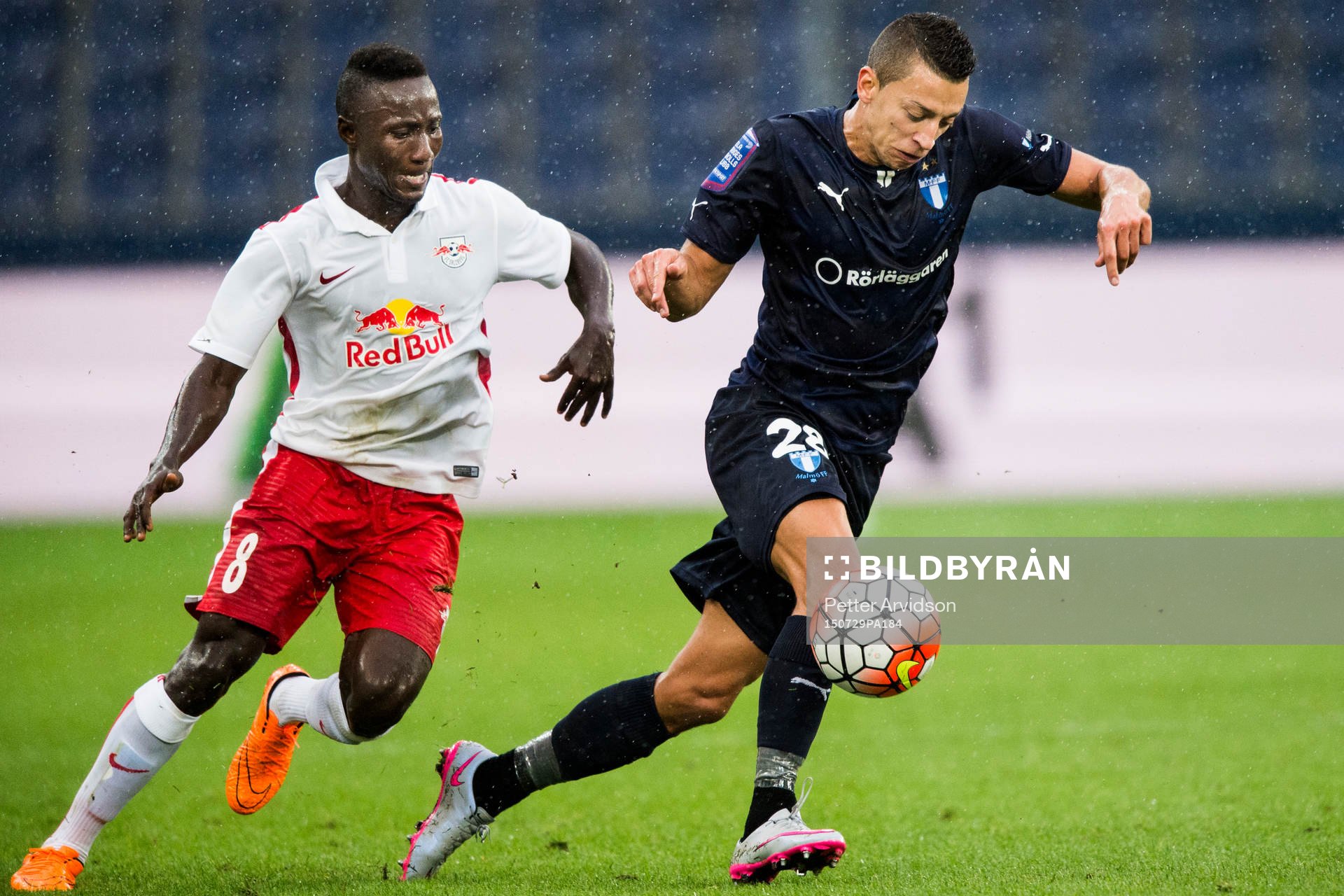 Salzburgs Naby Keita och Malmö FFs Nikola Djurjic