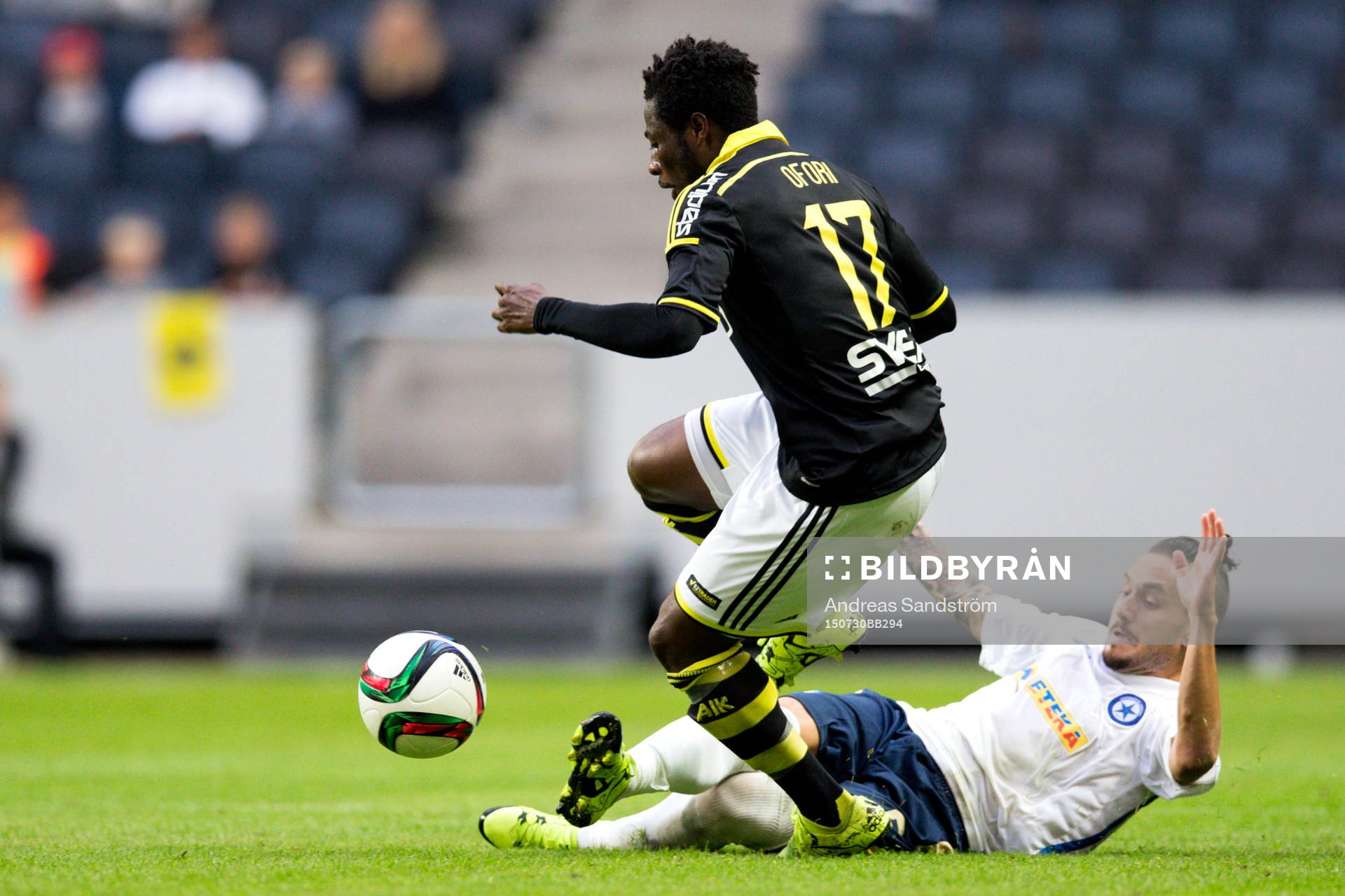 AIK:s Ebenezer Ofori och Atromitos Stefano Napoleoni under fotbollsmatchen i kvalet till Europa League mellan AIK och Atromitos den 30 Juli 2015 i Stockholm.