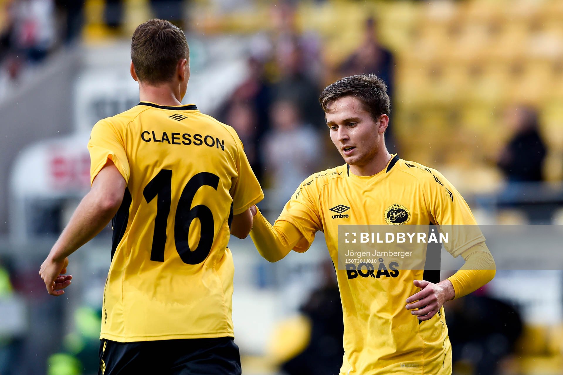 Elfsborgs Viktor Claesson och Arber Zeneli jublar