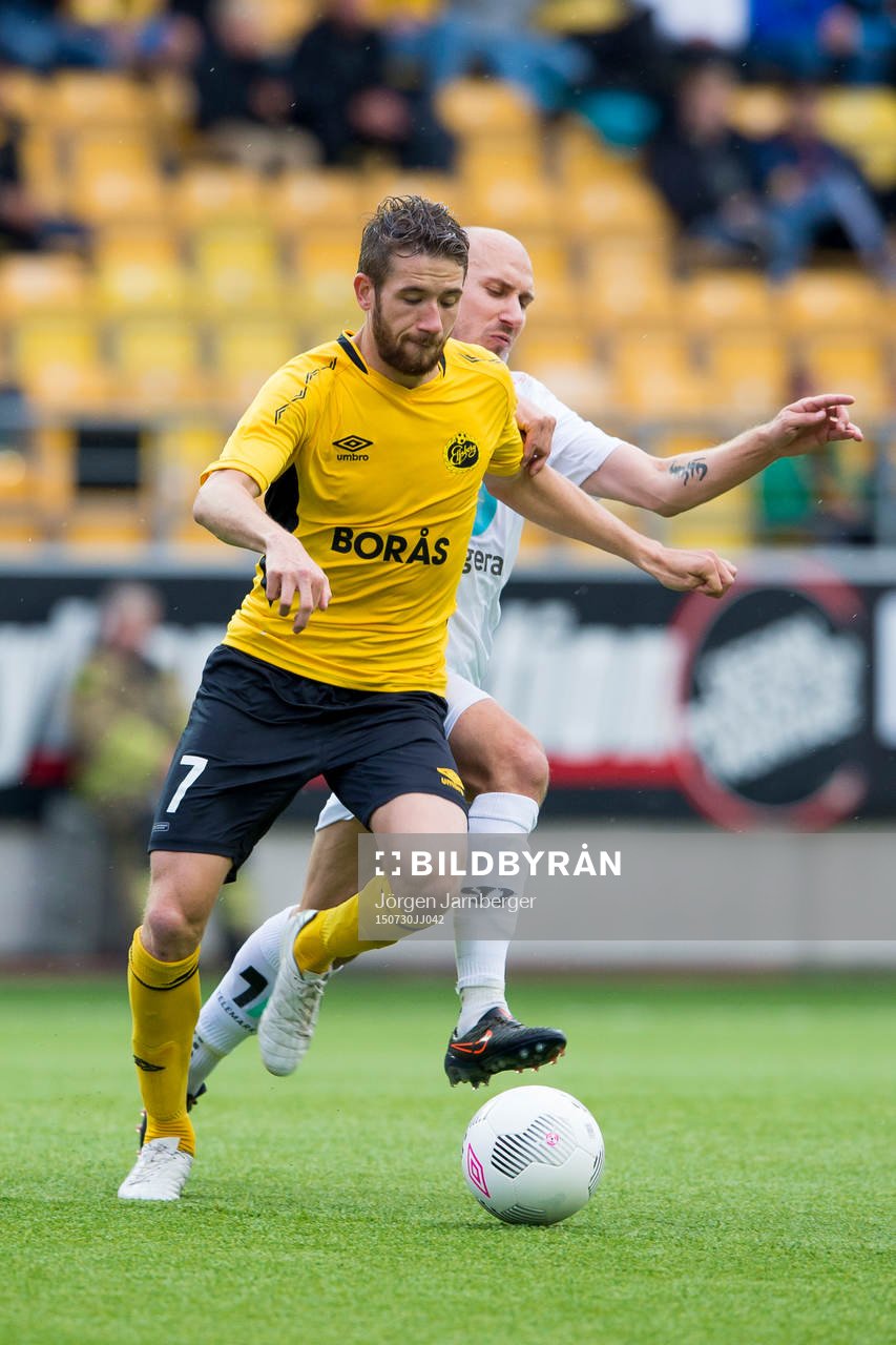 Kamp mellan Elfsborgs Marcus Rohdén och Odds Jone Samuelsen