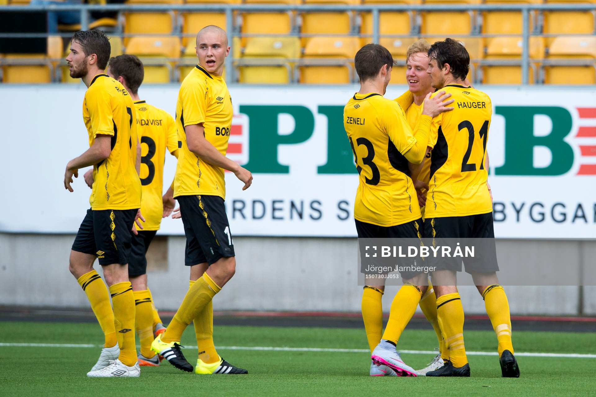 Elfsborgs Simon Lundevall kramas om
