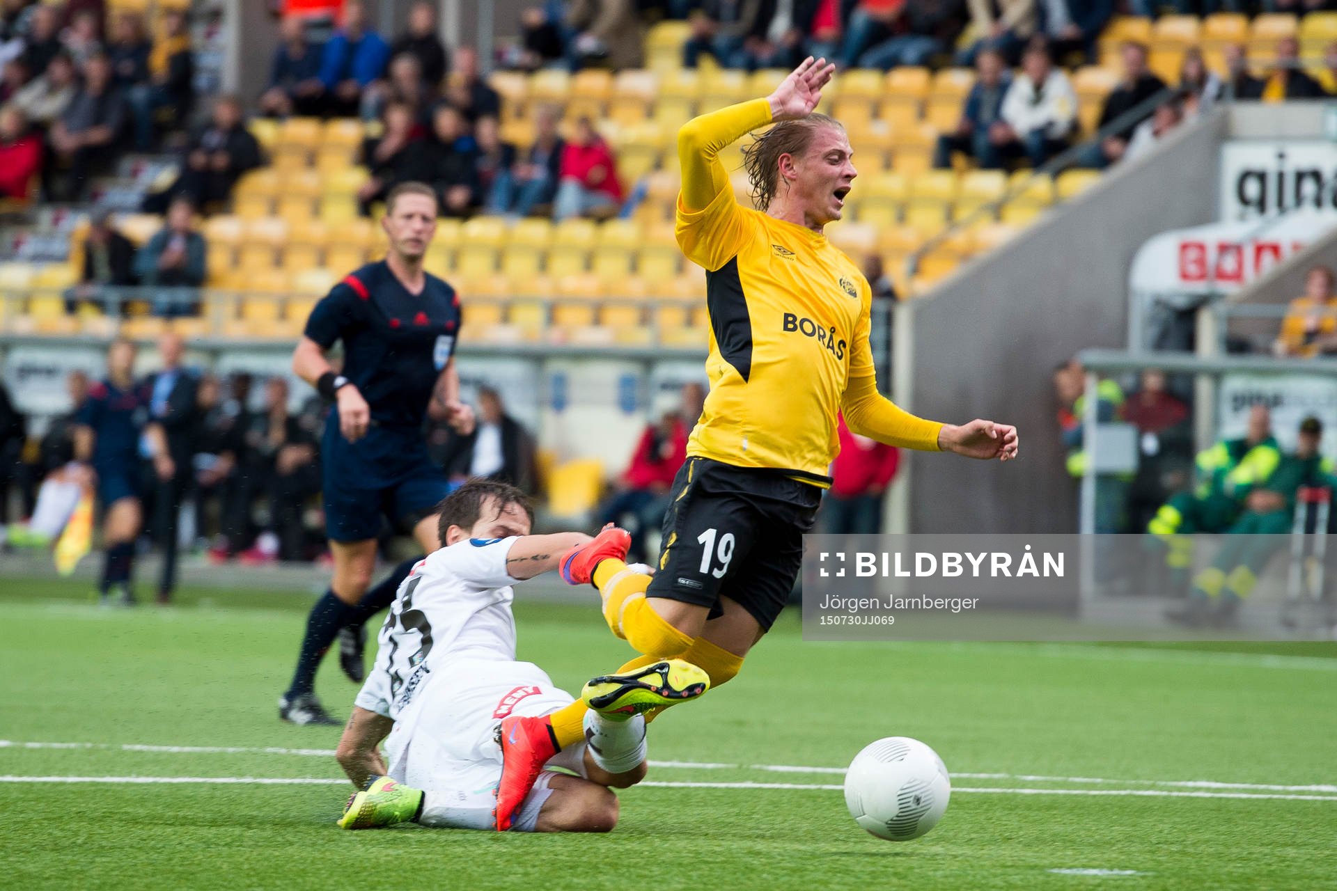Elfsborgs Simon Hedlund faller