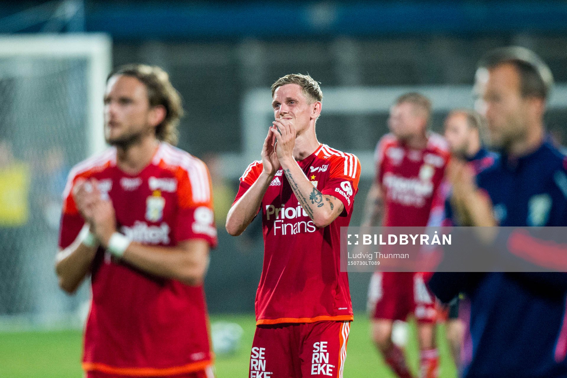 IFK Göteborgs Sören Rieks tackar publiken