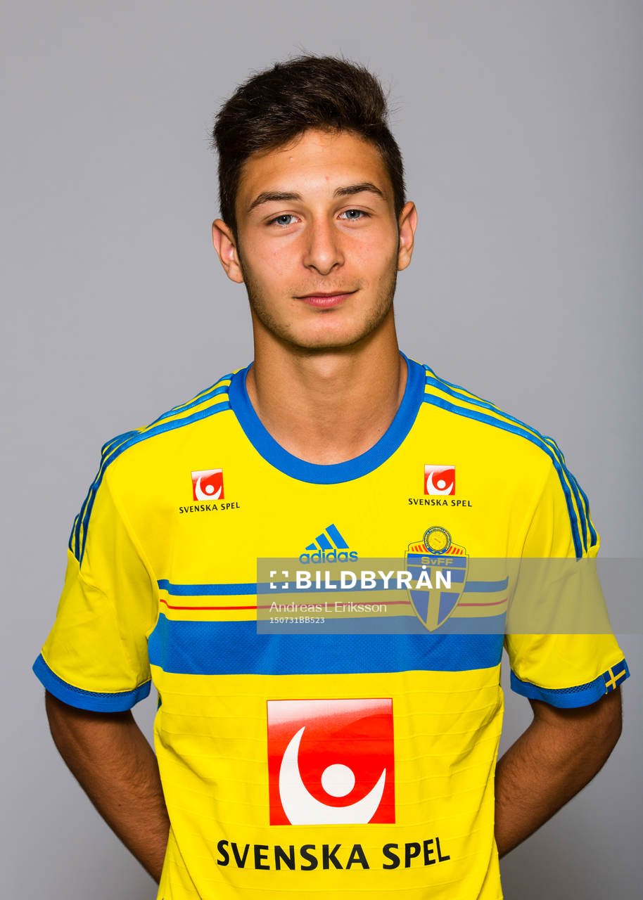 Elias Durmaz i P15/00-landslaget poserar för ett porträtt den 31 juli 2015 i Stockholm. 