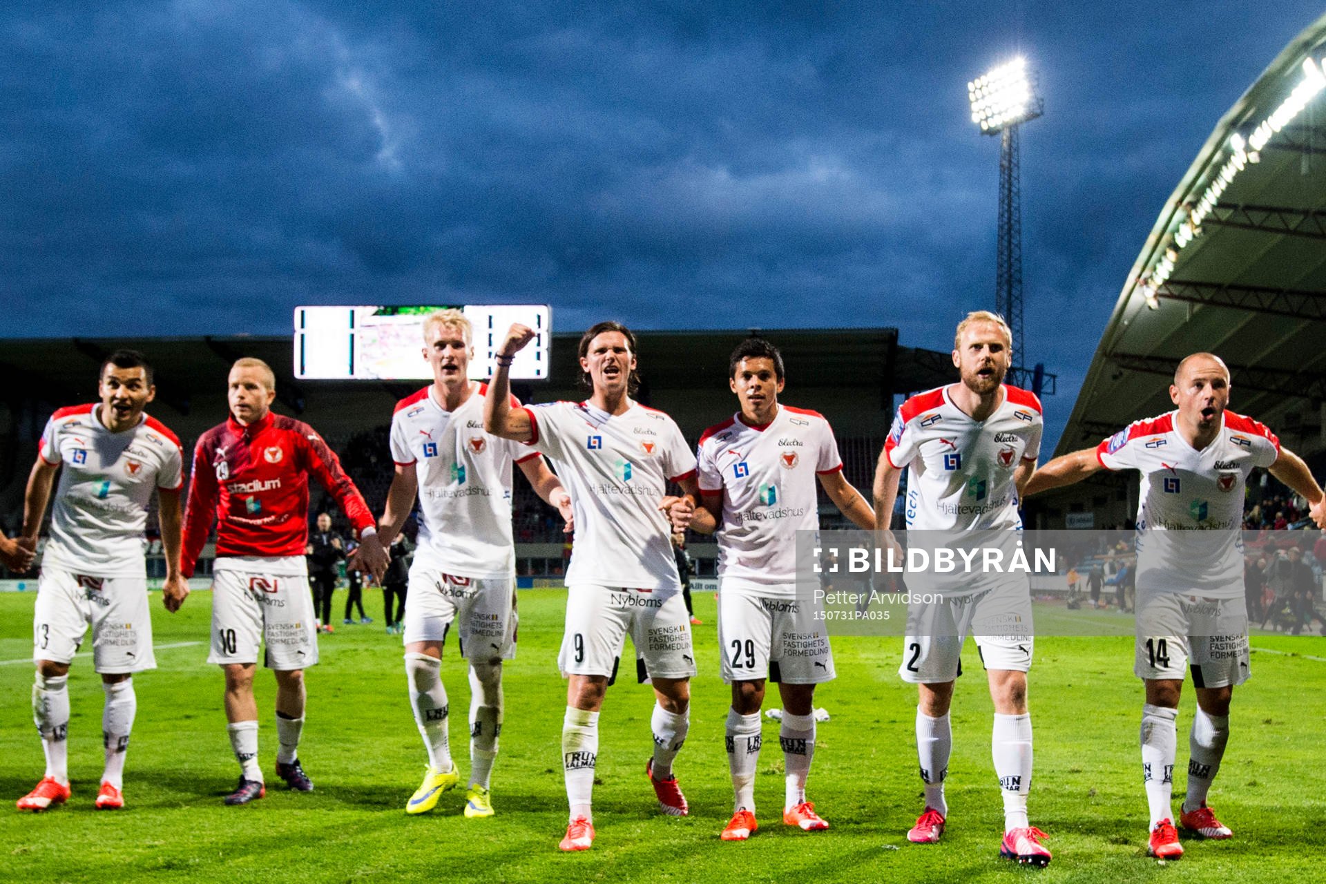 Kalmars spelare jublar efter fotbollsmatchen i Allsvenskan mellan Helsingborg och Kalmar den 31 juli 2015 i Helsingborg.
