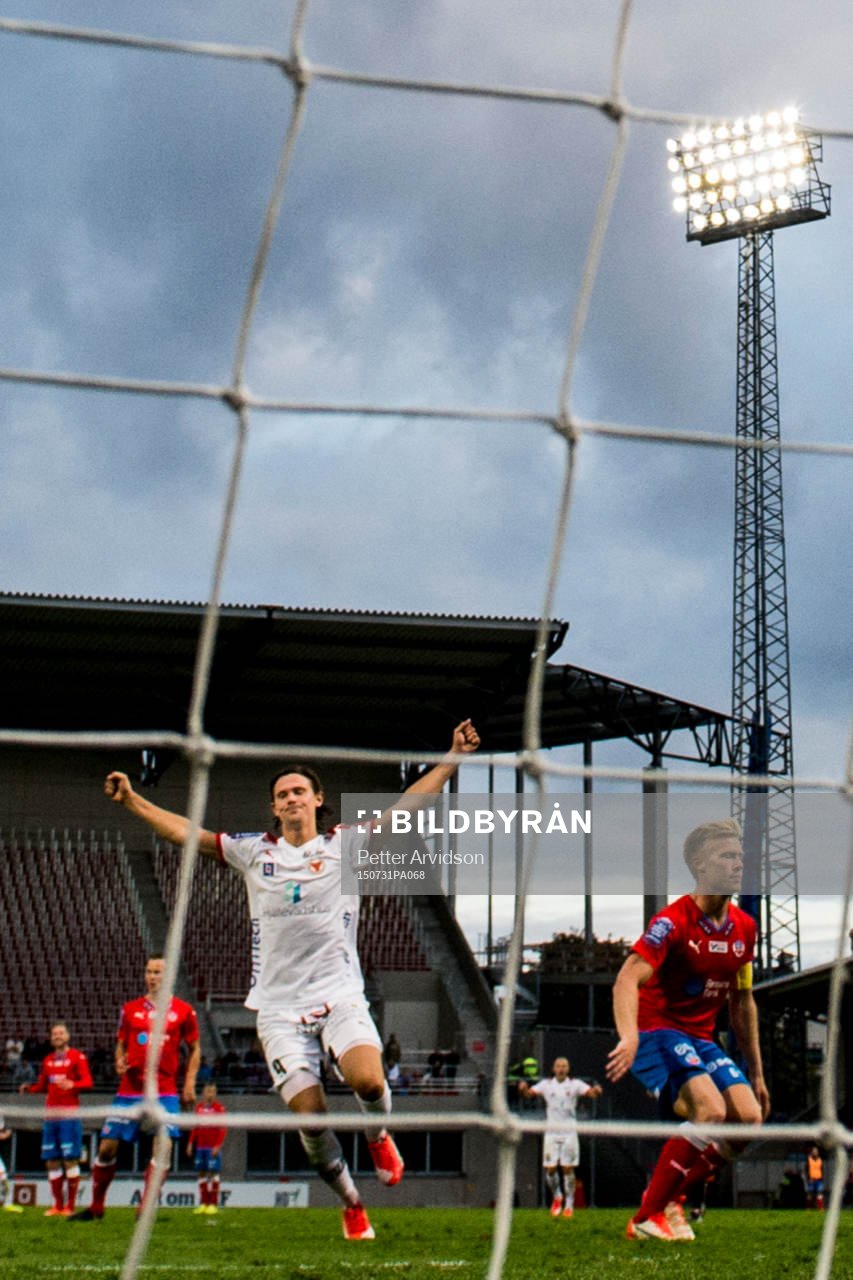 Kalmars Marcus Antonsson jublar och Helsingborgs Andreas